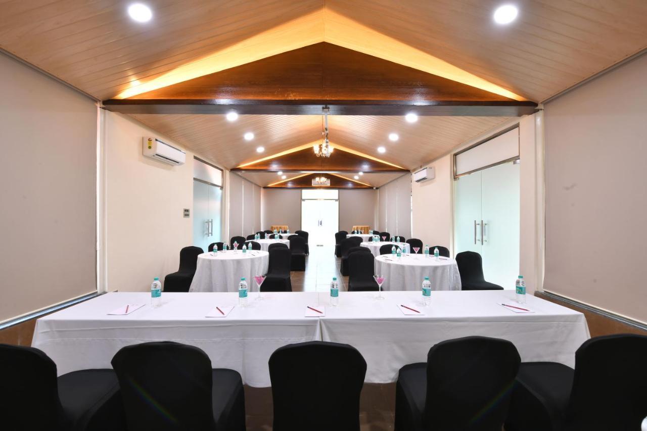 Hotel Arova Woods Zinc Journey By The Fern, Lonavala Extérieur photo